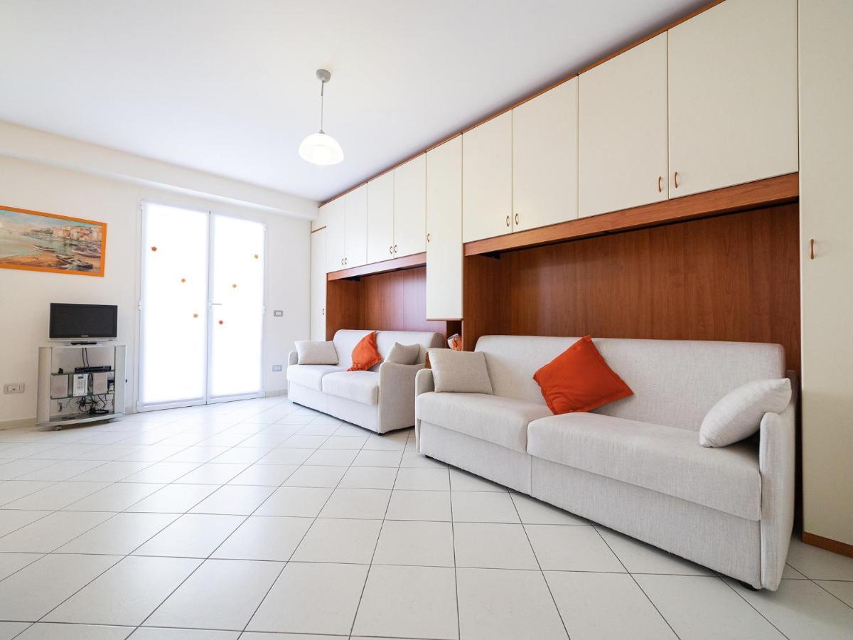 דירות בורגטו סנטו ספיריטו Terrazza Del Gelsomino With Terrace And Open View מראה חיצוני תמונה