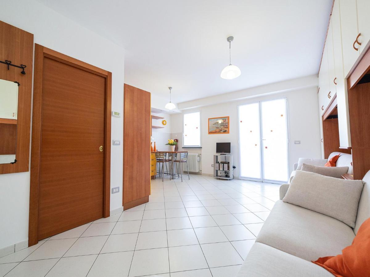 דירות בורגטו סנטו ספיריטו Terrazza Del Gelsomino With Terrace And Open View מראה חיצוני תמונה
